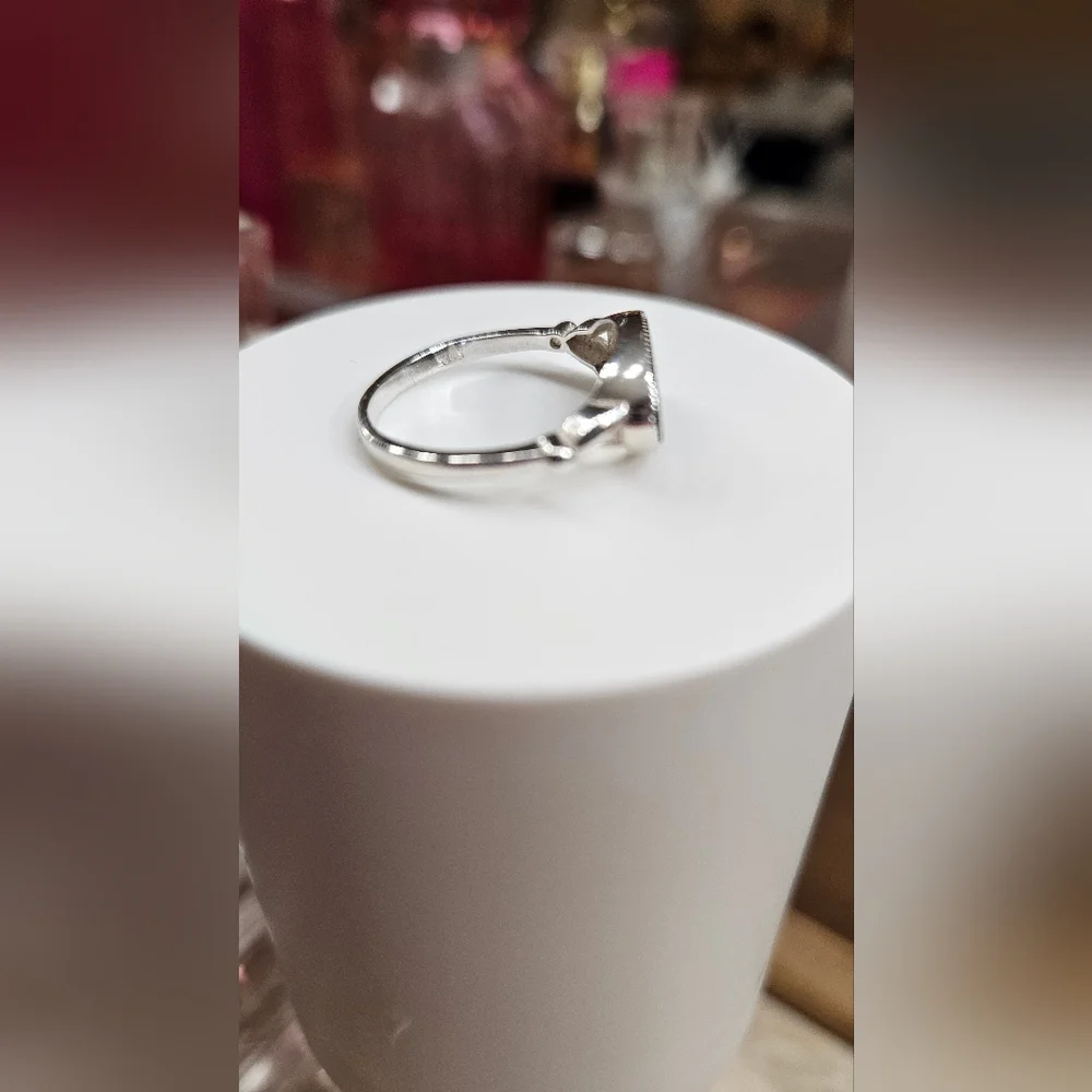 925 Womens flowers ring size 8.5